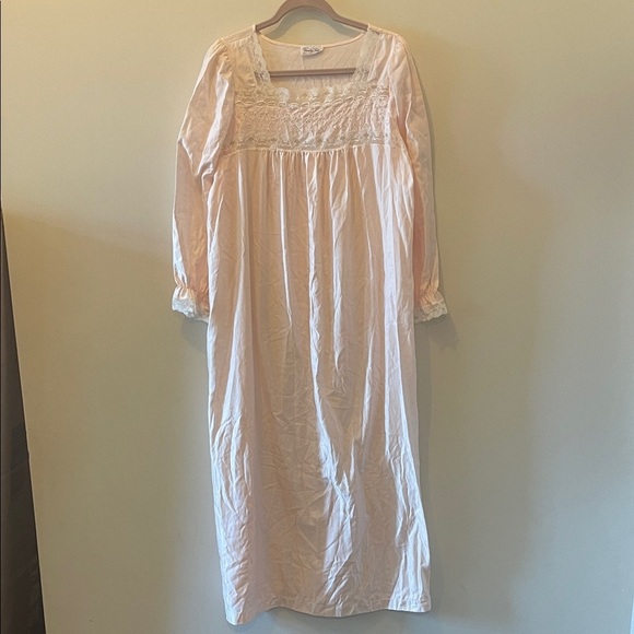 Vanity Fair Other - Vintage Vanity Fair Nightgown SZ Large